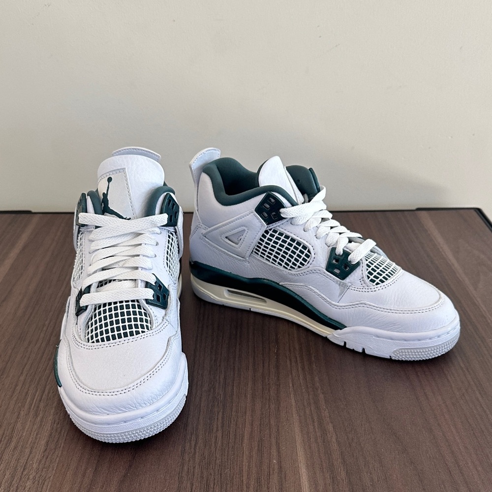 Jordan 4 retro Oxidized green White and Dark Green Boys size 3.5 Sneakers